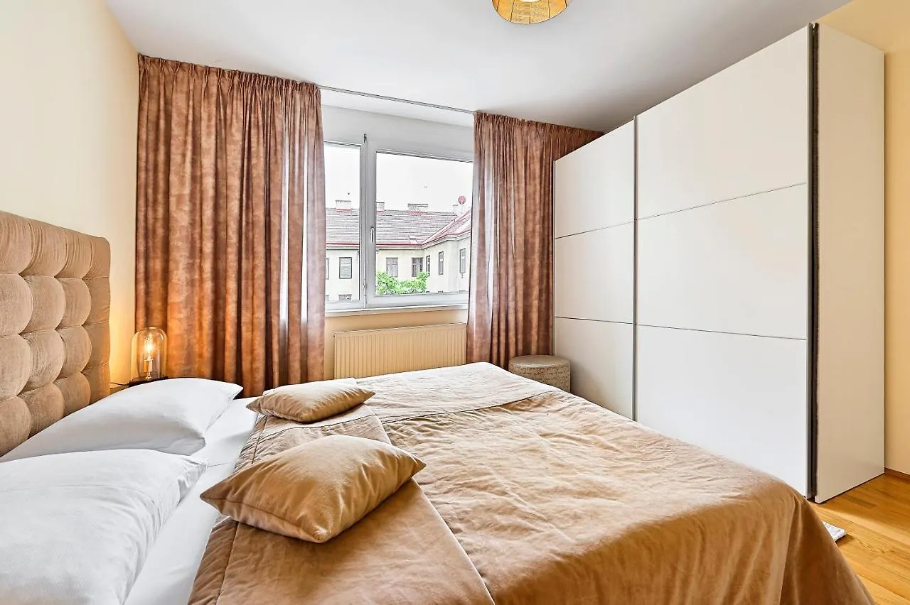 Peaceful Belvedere Apartment In Safe, Quiet & Central Location Viena