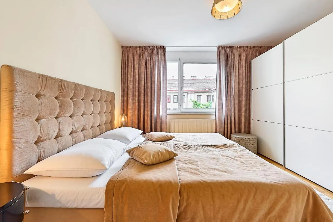 Peaceful Belvedere Apartment In Safe, Quiet & Central Location Viena