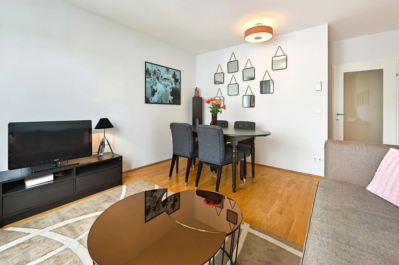 Peaceful Belvedere Apartment In Safe, Quiet & Central Location Viena