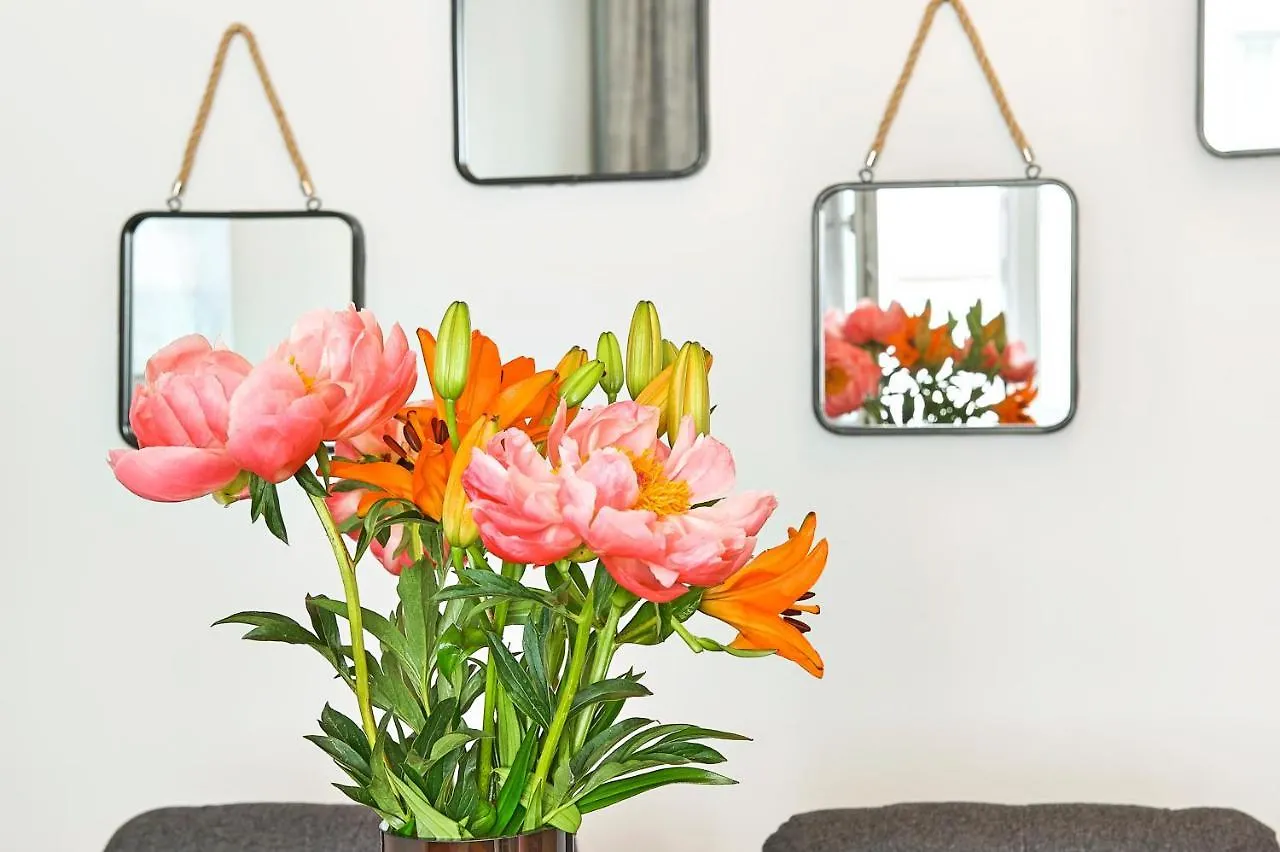 Peaceful Belvedere Apartment In Safe, Quiet & Central Location Viena Austria