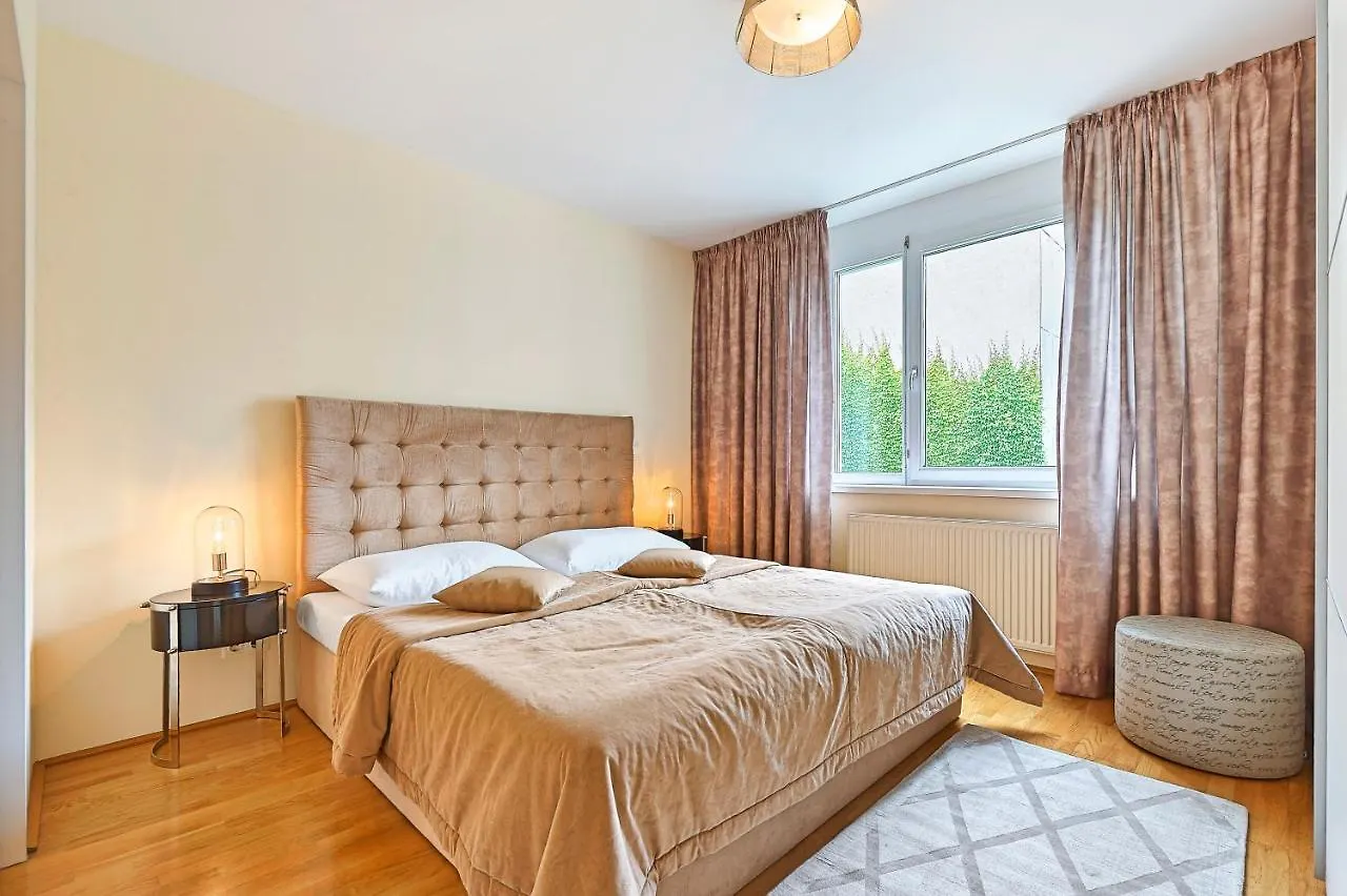 Peaceful Belvedere Apartment In Safe, Quiet & Central Location Wiedeń Austria